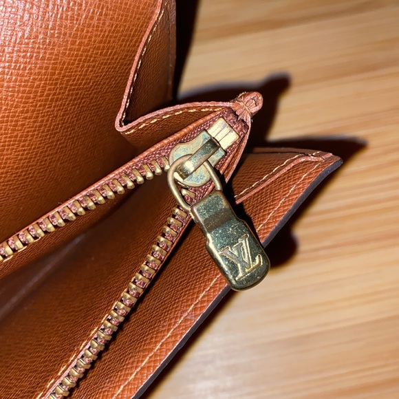 Louis Vuitton Wallet - Picture 9 of 17